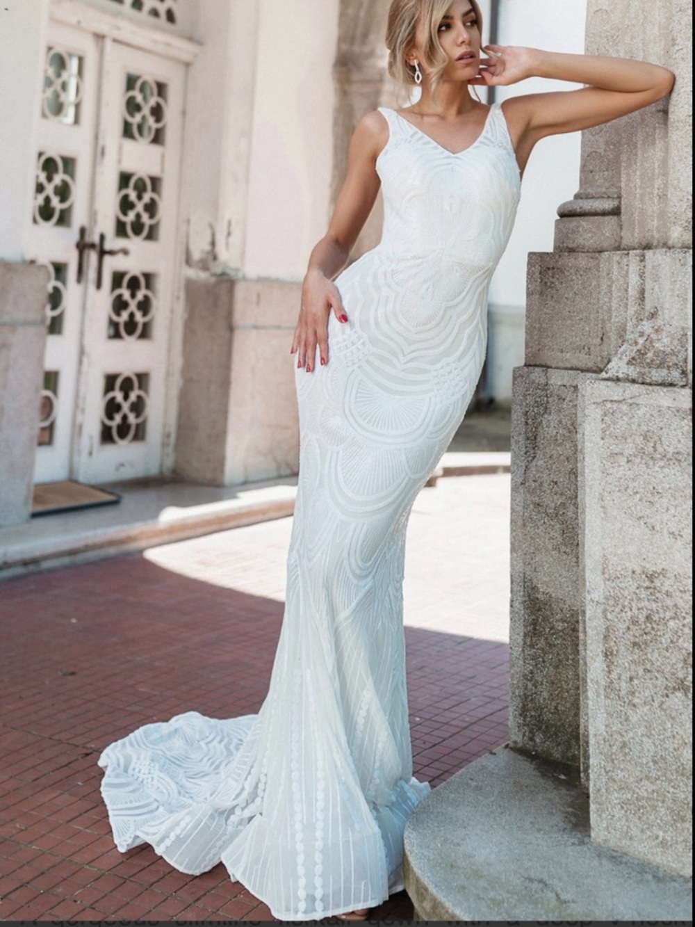 Tina Holly Elegant V-Neck White Sequin Mermaid Dress size 4